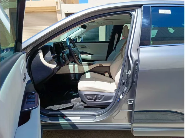 Car image 15