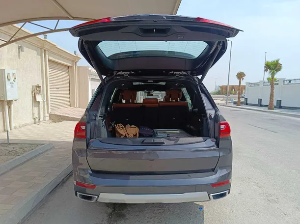 Car image 30