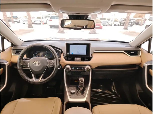 Car image 19