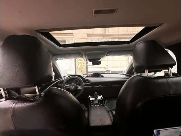 Car image 16