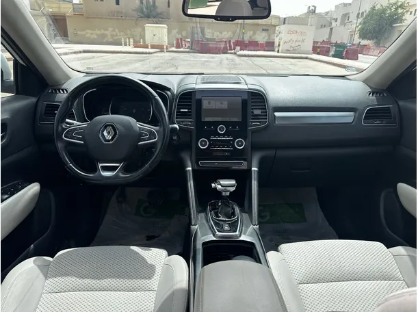 Car image 17