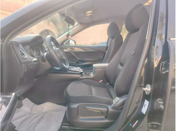 Car image 12