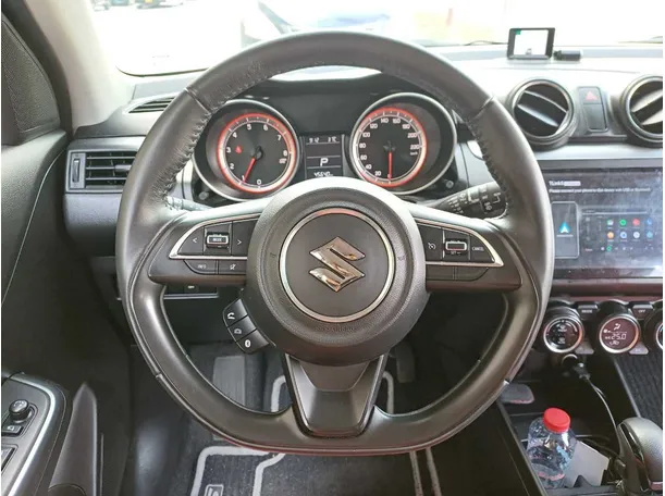 Car image 14