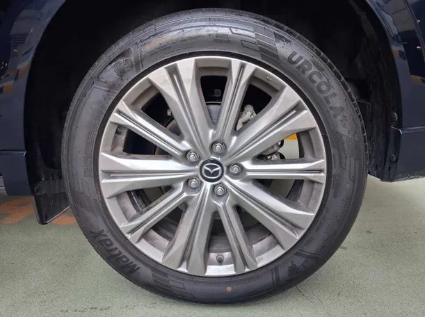Car image 9