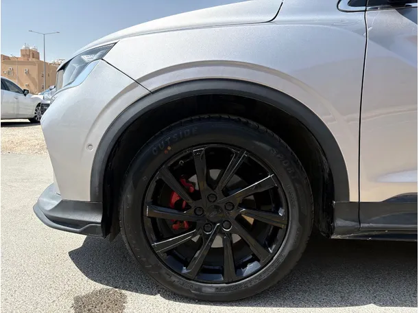Car image 9