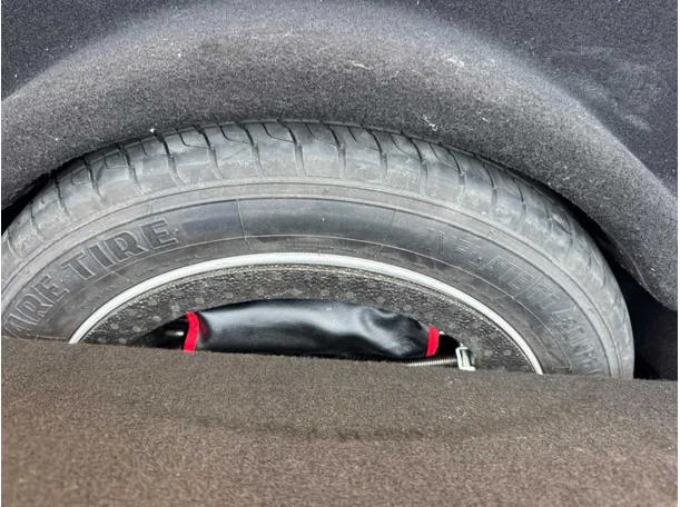 Car image 33