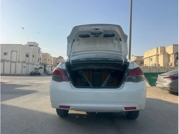 Car image 18