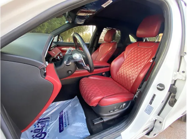 Car image 11