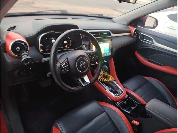 Car image 11