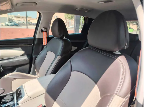 Car image 16