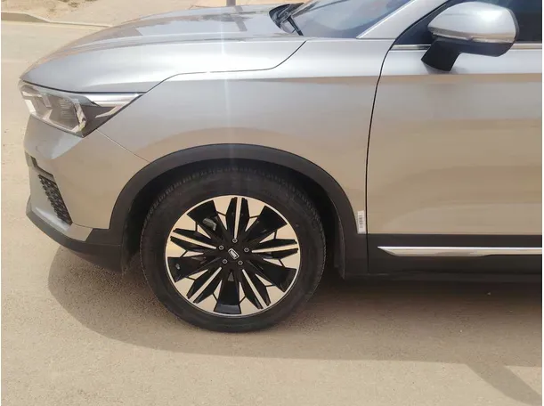 Car image 9