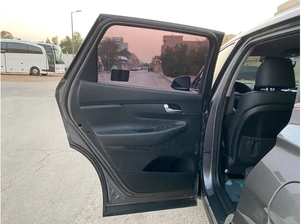 Car image 13