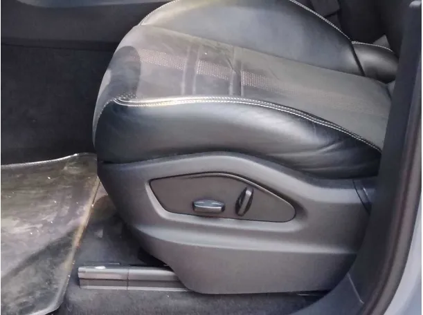 Car image 29