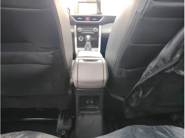 Car image 32