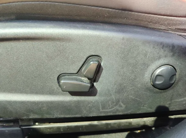 Car image 28