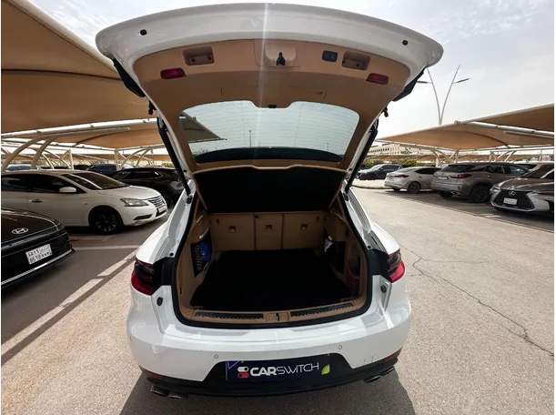 Car image 24
