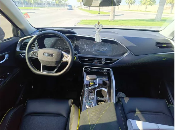 Car image 19