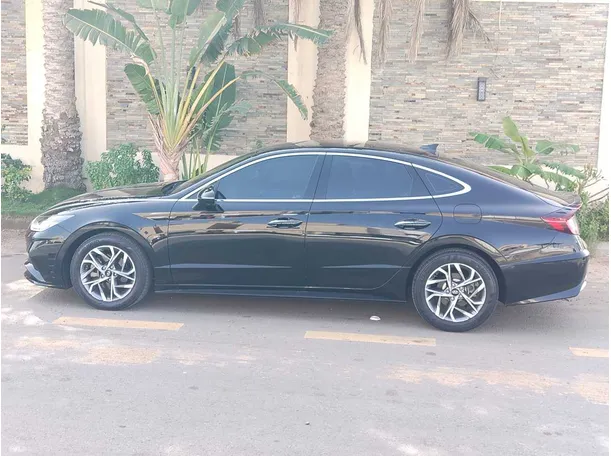 Car image 8