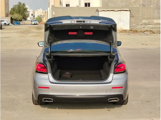Car image 30