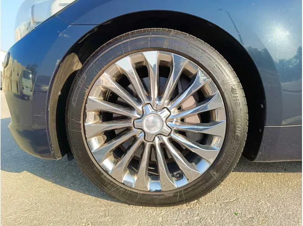 Car image 10
