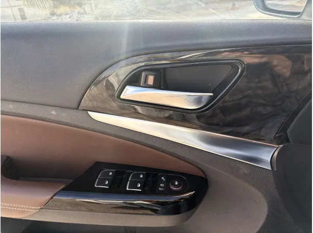 Car image 27