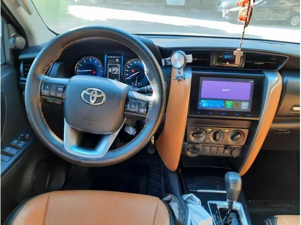 Car image 16