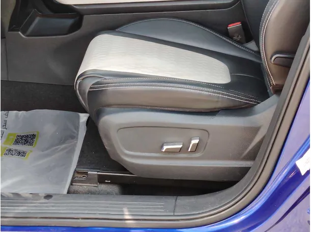 Car image 33