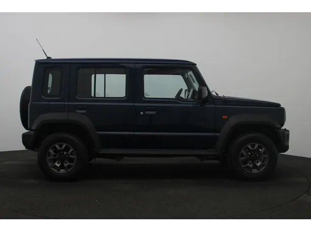 Car image 13