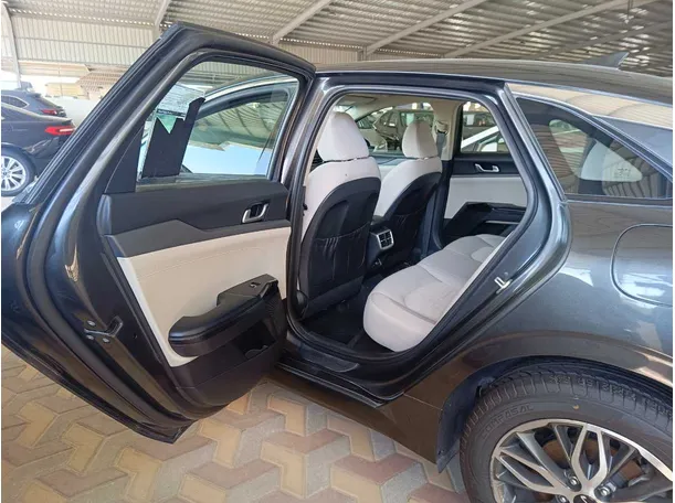 Car image 20