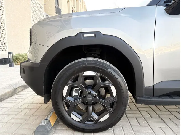 Car image 9