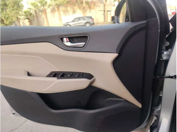 Car image 23