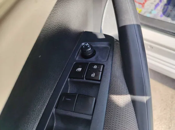 Car image 28