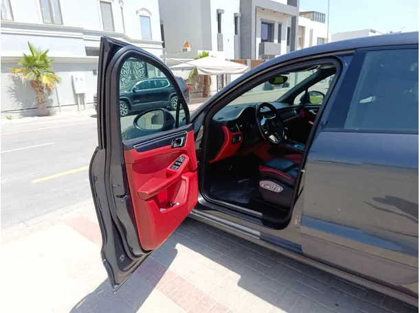 Car image 11