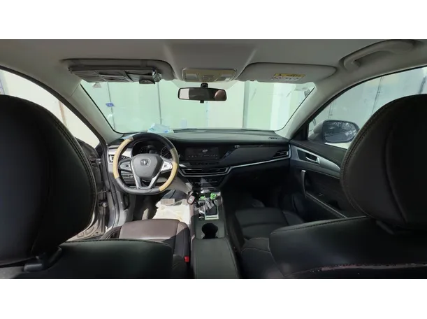 Car image 13