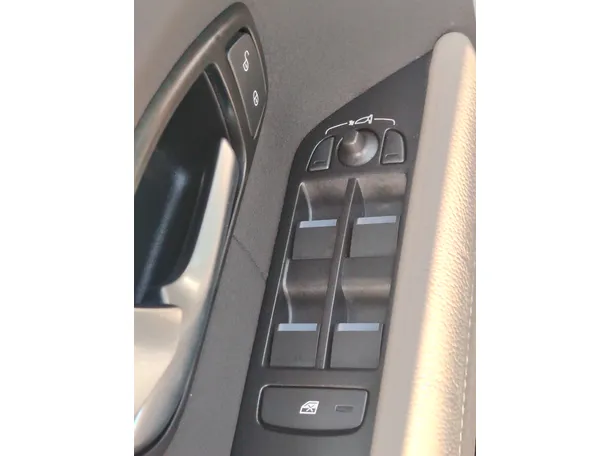 Car image 29