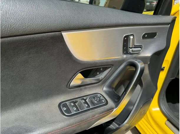 Car image 28