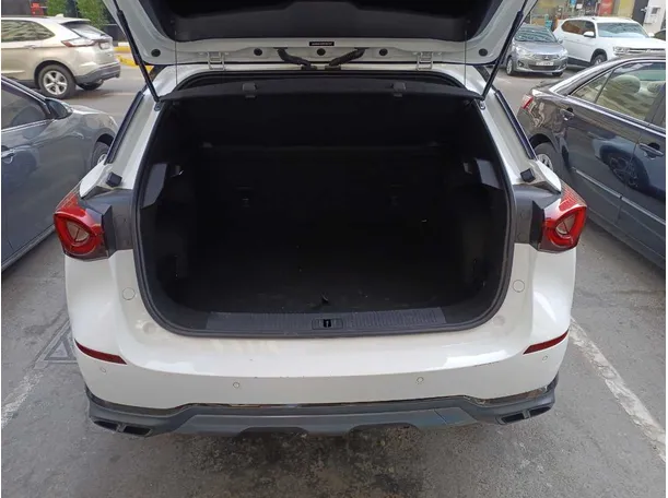Car image 24
