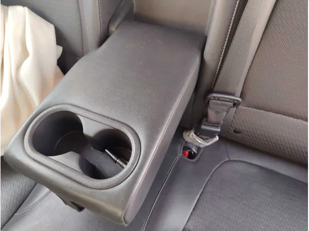 Car image 25