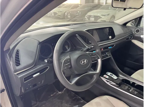 Car image 16
