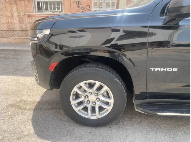 Car image 9