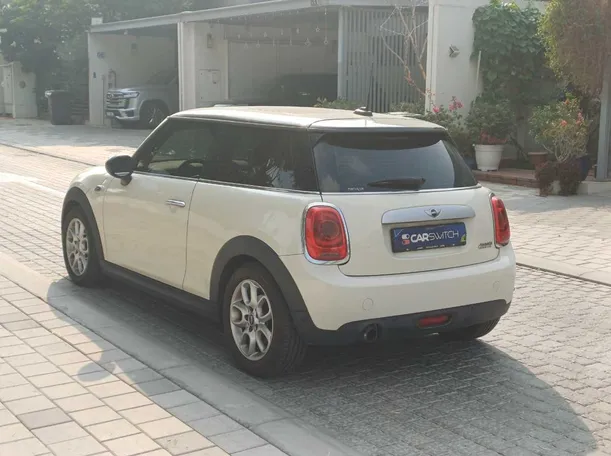 Car image 7