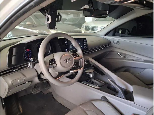 Car image 11