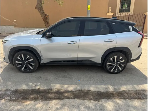 Car image 8