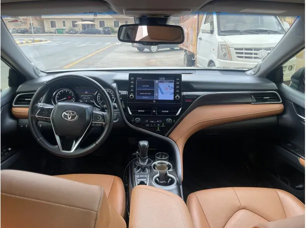 Car image 18
