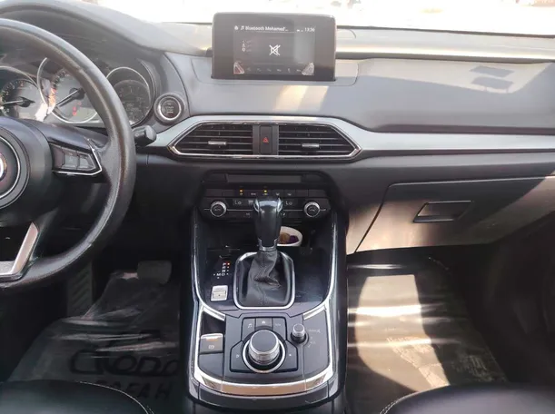 Car image 19
