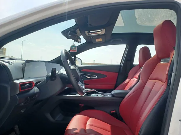 Car image 11