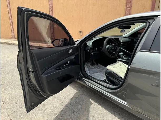 Car image 10