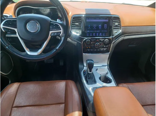Car image 16