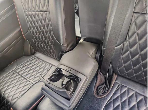 Car image 34