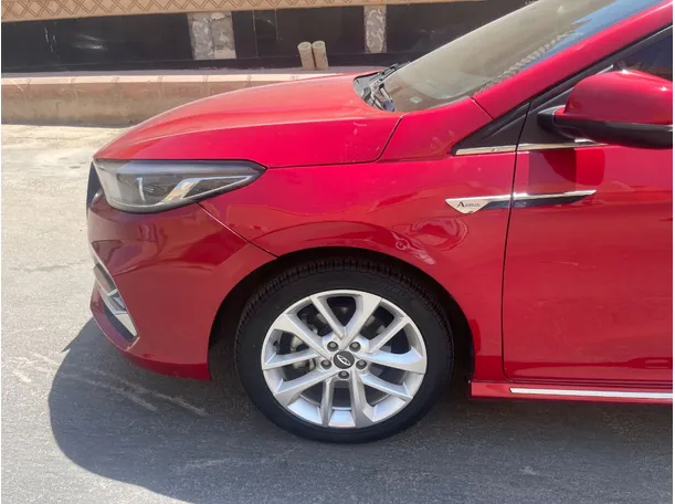 Car image 9